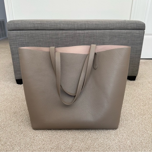 Cuyana Structured Tote with organization insert